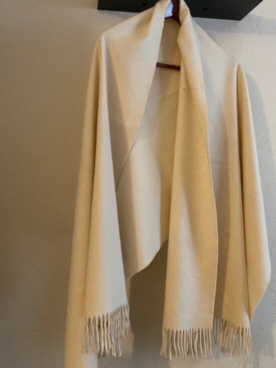 Hermes Accessories - Vintage Hermès Cream Cashmere Shawl – Made in Scotland – Fringe